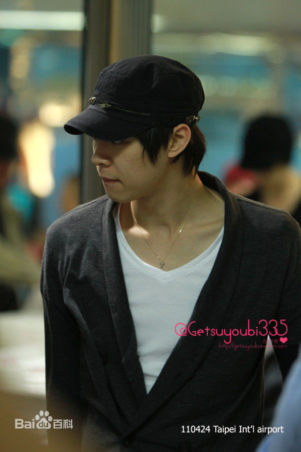 朴有天(，パク·ユチョン，park yoo-chun)机场时尚素颜照相册