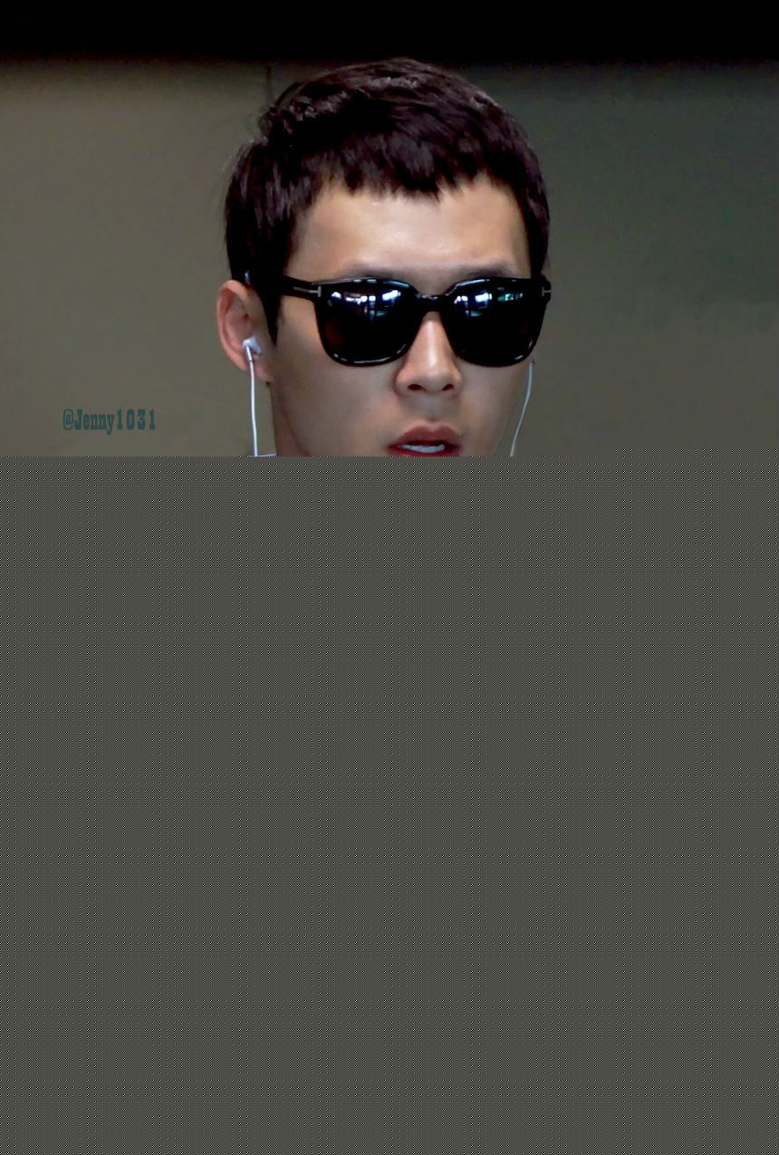 朴有天(，パク·ユチョン，park yoo-chun)机场时尚素颜照相册