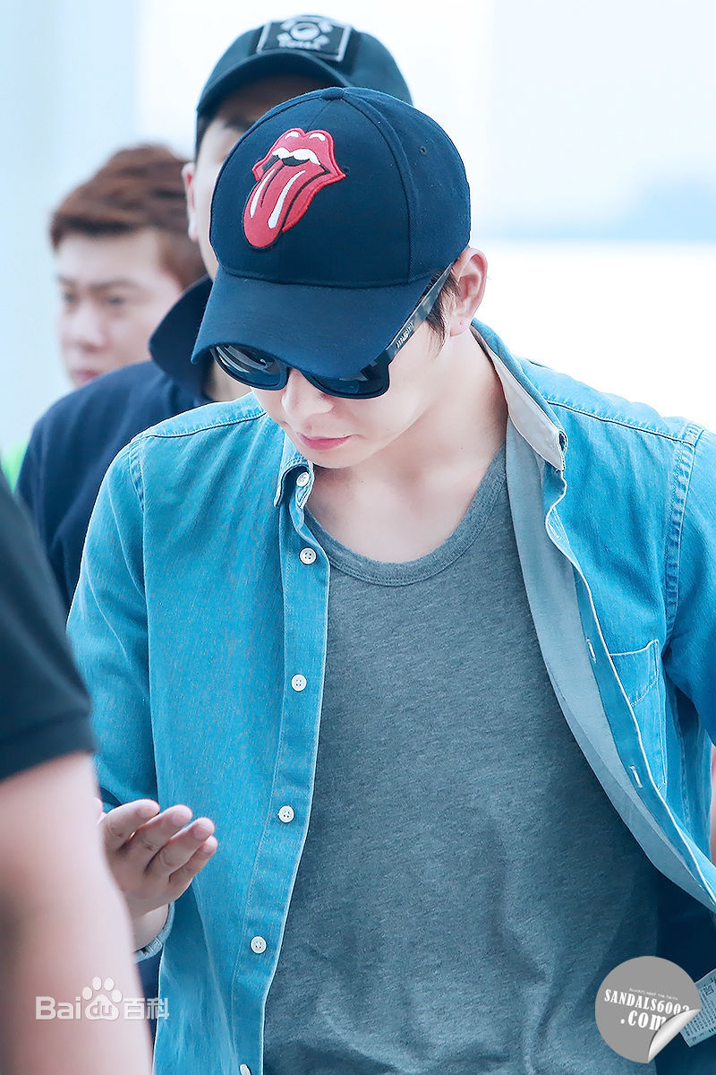 朴有天(，パク·ユチョン，park yoo-chun)机场时尚素颜照相册