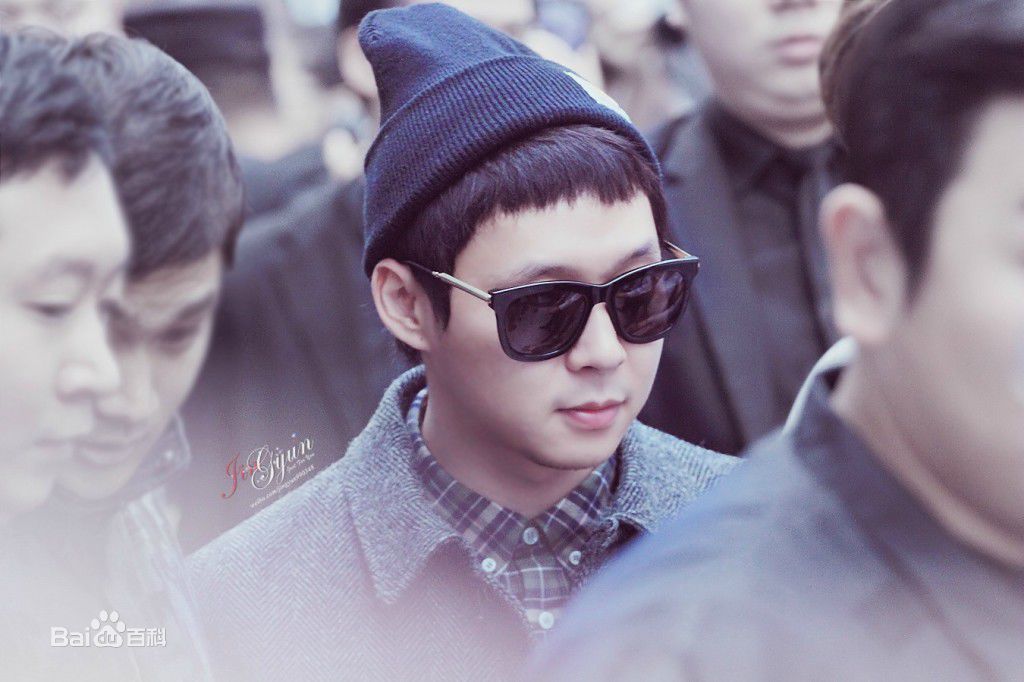 朴有天(，パク·ユチョン，park yoo-chun)机场时尚素颜照相册