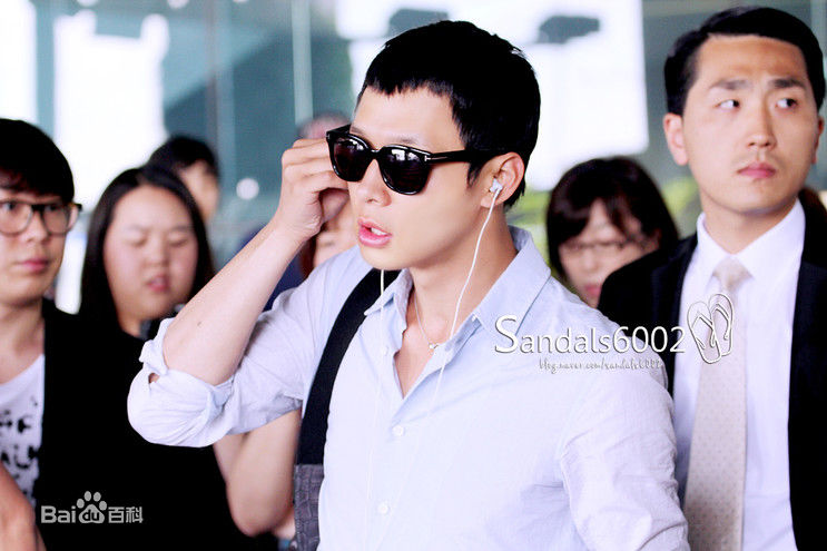 朴有天(，パク·ユチョン，park yoo-chun)机场时尚素颜照相册