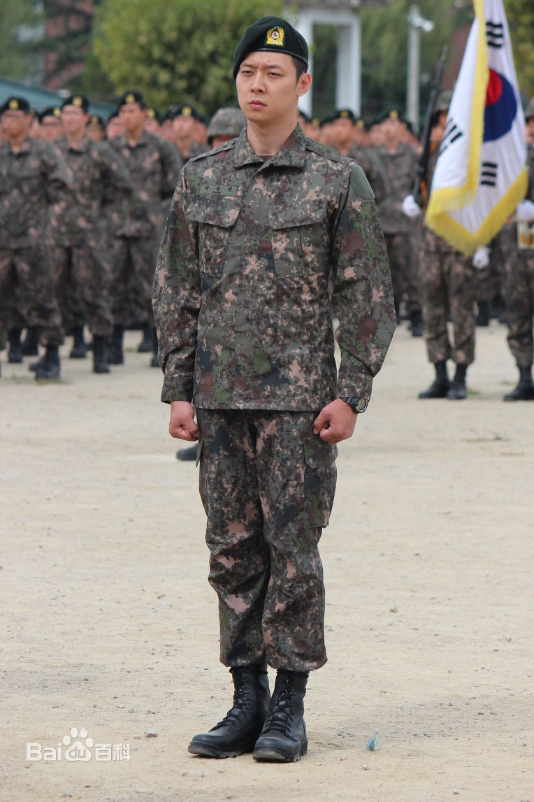 朴有天(，パク·ユチョン，park yoo-chun)入伍素颜照相册