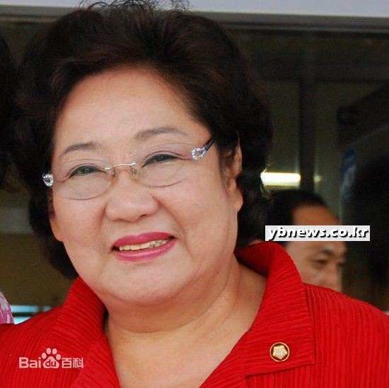 金乙东资深演员生活照