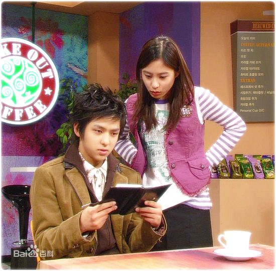 朴喜本(Park Heebon)在《彩虹罗曼史》的最新剧照