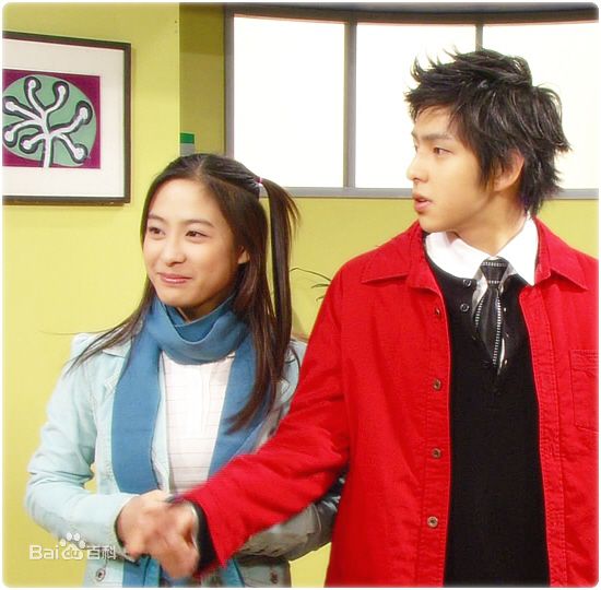 朴喜本(Park Heebon)在《彩虹罗曼史》的最新剧照