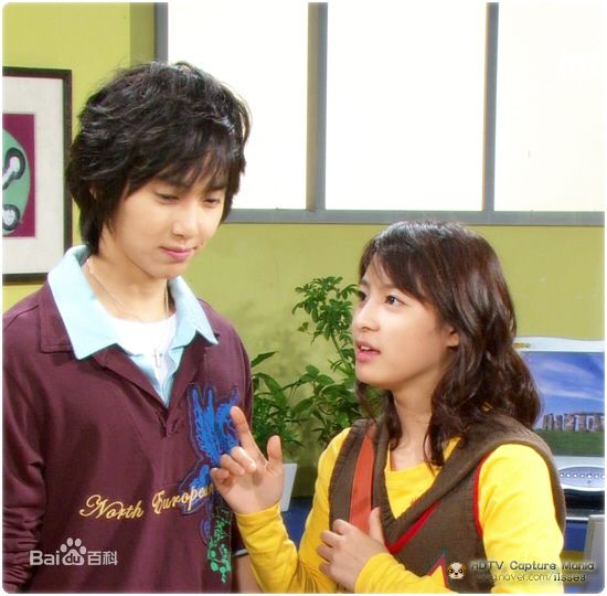 朴喜本(Park Heebon)在《彩虹罗曼史》的最新剧照