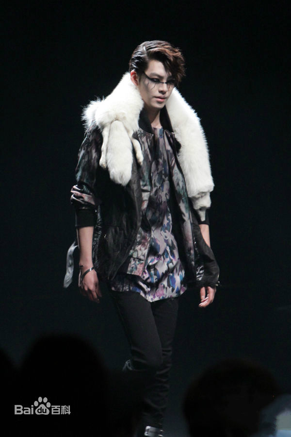 金宇彬(/KimWoo Bin)时装秀图片图册