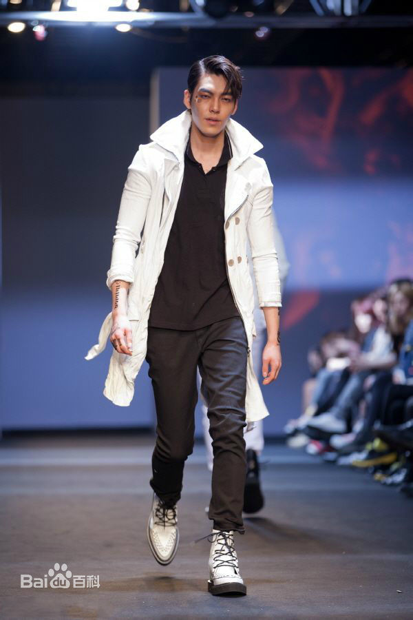 金宇彬(/KimWoo Bin)时装秀图片图册