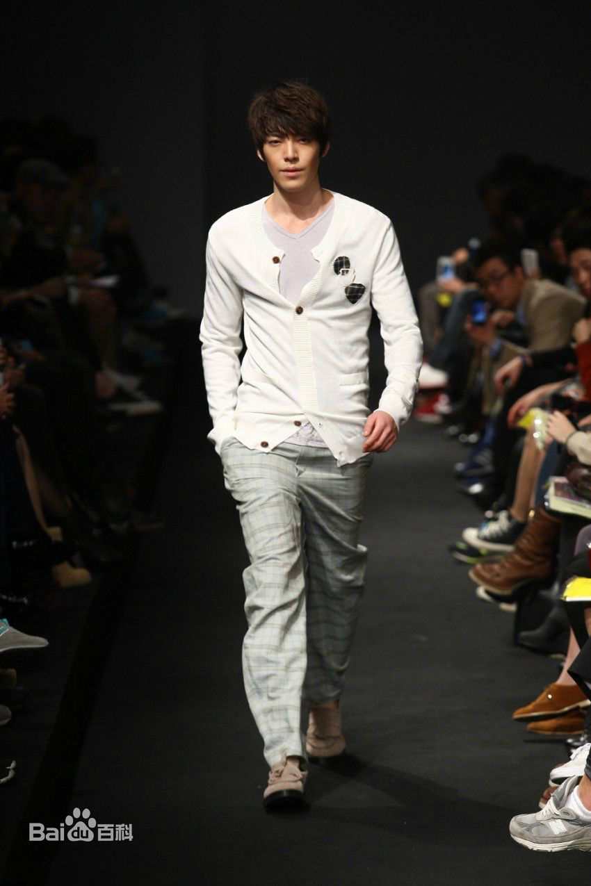 金宇彬(/KimWoo Bin)时装秀图片图册