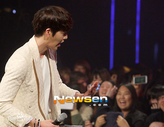 金宇彬(/KimWoo Bin)M Countdown主持性感图片图集
