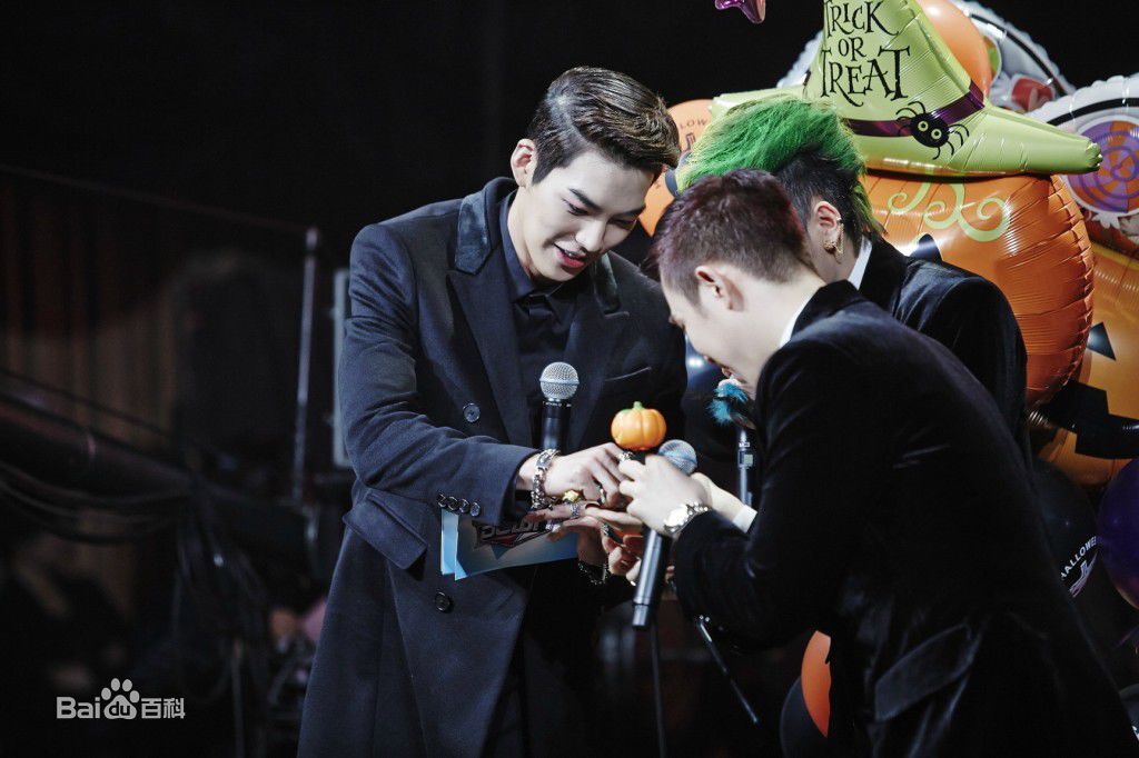 金宇彬(/KimWoo Bin)M Countdown主持性感图片图集