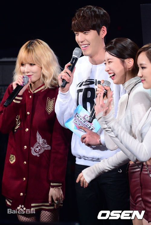 金宇彬(/KimWoo Bin)M Countdown主持性感图片图集
