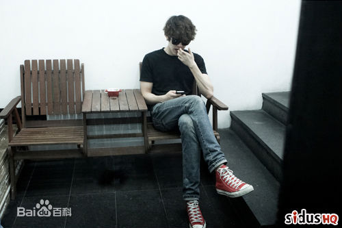 金宇彬(/KimWoo Bin)生活照壁纸壁纸