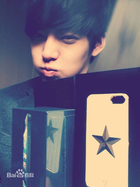 金宇彬(/KimWoo Bin)生活照壁纸壁纸