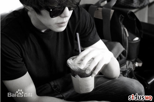 金宇彬(/KimWoo Bin)生活照壁纸壁纸