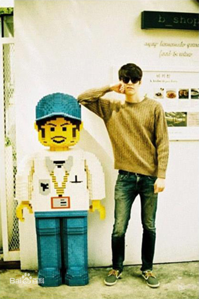 金宇彬(/KimWoo Bin)生活照壁纸壁纸