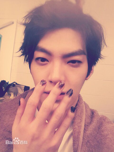 金宇彬(/KimWoo Bin)生活照壁纸壁纸