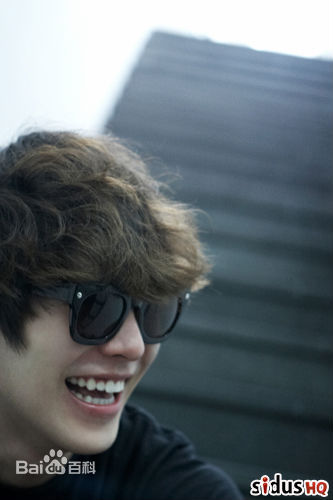 金宇彬(/KimWoo Bin)生活照壁纸壁纸