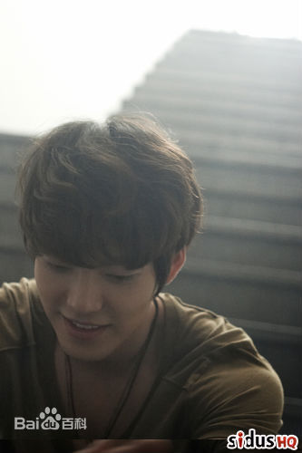 金宇彬(/KimWoo Bin)生活照壁纸壁纸