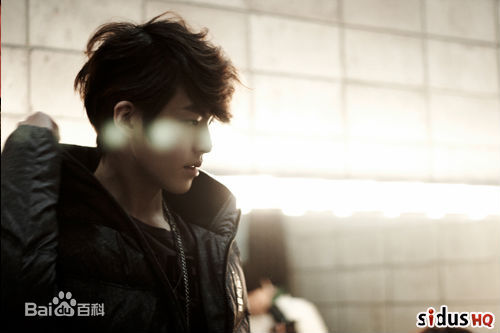 金宇彬(/KimWoo Bin)生活照壁纸壁纸