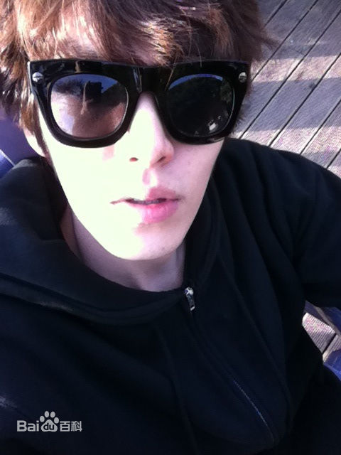 金宇彬(/KimWoo Bin)生活照壁纸壁纸