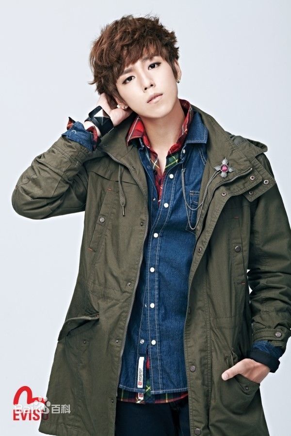 李玹雨((韩)Lee Hyun Woo(英)イヒョヌ(日))广告代言性感图片壁纸