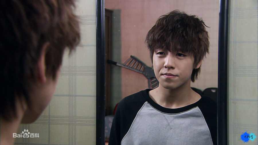 李玹雨((韩)Lee Hyun Woo(英)イヒョヌ(日))赤道的男人 金善宇壁纸壁纸