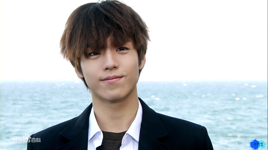 李玹雨((韩)Lee Hyun Woo(英)イヒョヌ(日))赤道的男人 金善宇壁纸壁纸