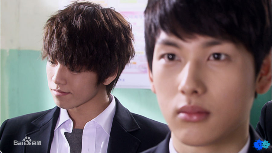 李玹雨((韩)Lee Hyun Woo(英)イヒョヌ(日))赤道的男人 金善宇壁纸壁纸