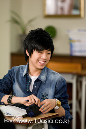 李玹雨((韩)Lee Hyun Woo(英)イヒョヌ(日))学习之神 洪灿斗素颜照相册