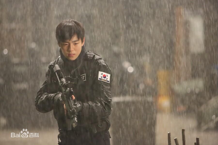 高清李玹雨((韩)Lee Hyun Woo(英)イヒョヌ(日))在《伟大的隐藏者》李海真中的图集