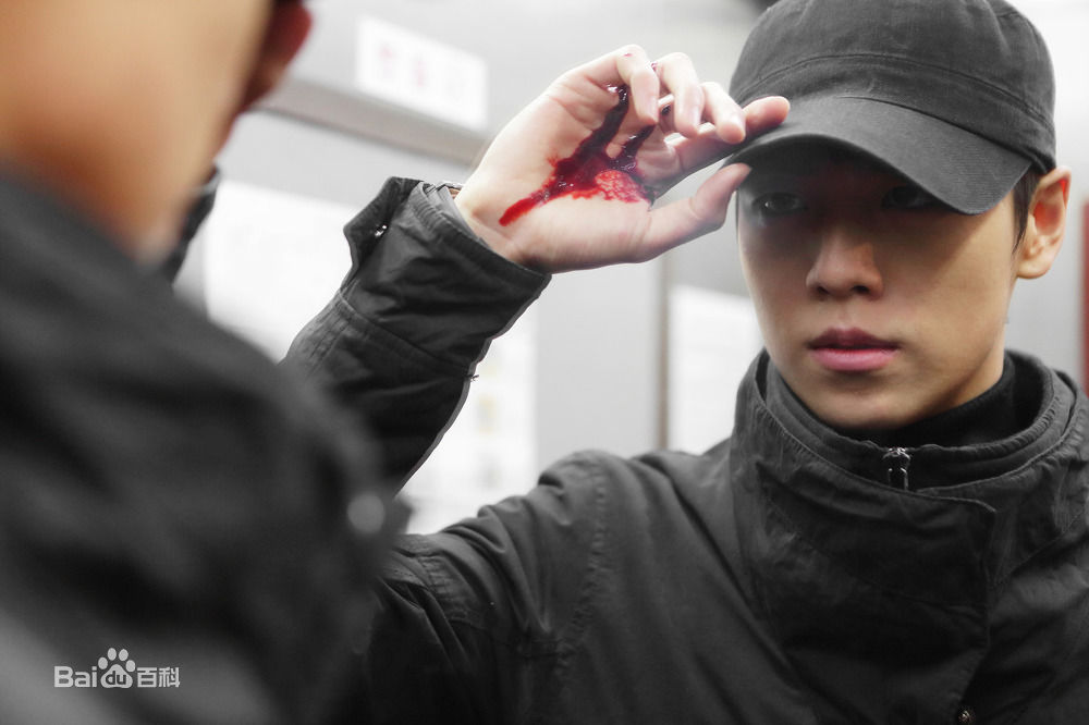 高清李玹雨((韩)Lee Hyun Woo(英)イヒョヌ(日))在《伟大的隐藏者》李海真中的图集