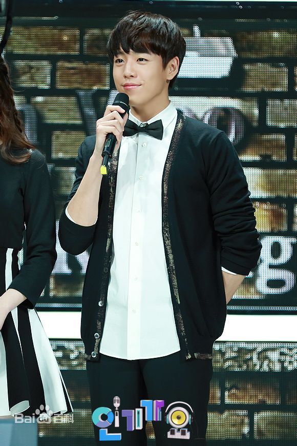 李玹雨((韩)Lee Hyun Woo(英)イヒョヌ(日))MC主持壁纸壁纸