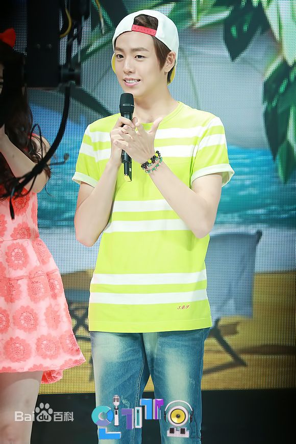 李玹雨((韩)Lee Hyun Woo(英)イヒョヌ(日))MC主持壁纸壁纸