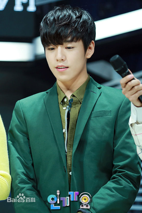 李玹雨((韩)Lee Hyun Woo(英)イヒョヌ(日))MC主持壁纸壁纸