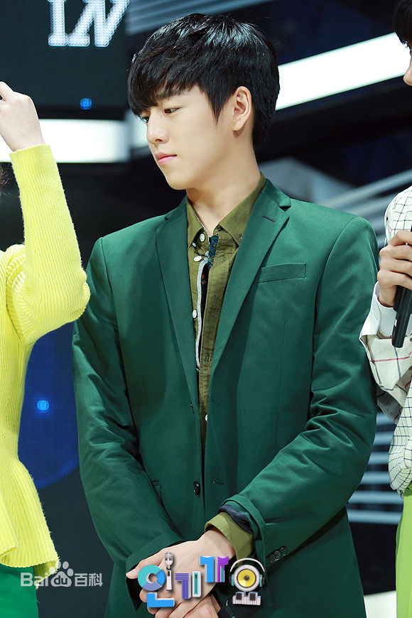 李玹雨((韩)Lee Hyun Woo(英)イヒョヌ(日))MC主持壁纸壁纸