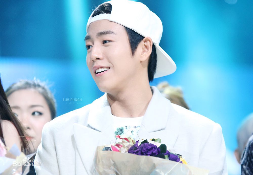 李玹雨((韩)Lee Hyun Woo(英)イヒョヌ(日))MC主持壁纸壁纸