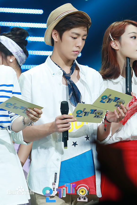 李玹雨((韩)Lee Hyun Woo(英)イヒョヌ(日))MC主持壁纸壁纸