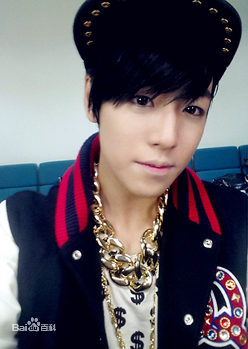 李玹雨((韩)Lee Hyun Woo(英)イヒョヌ(日))MC主持壁纸壁纸