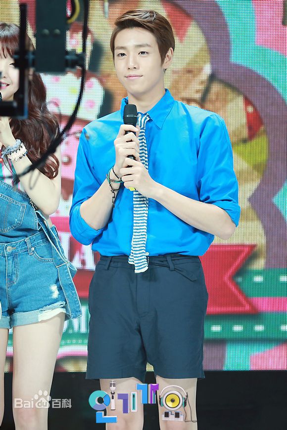 李玹雨((韩)Lee Hyun Woo(英)イヒョヌ(日))MC主持壁纸壁纸