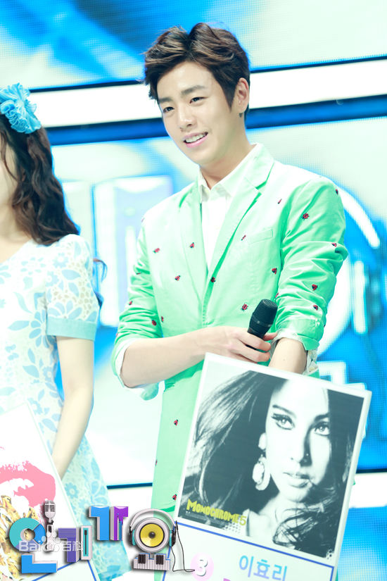 李玹雨((韩)Lee Hyun Woo(英)イヒョヌ(日))MC主持壁纸壁纸