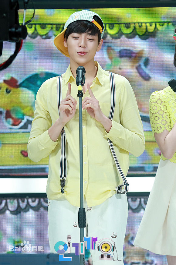 李玹雨((韩)Lee Hyun Woo(英)イヒョヌ(日))MC主持壁纸壁纸