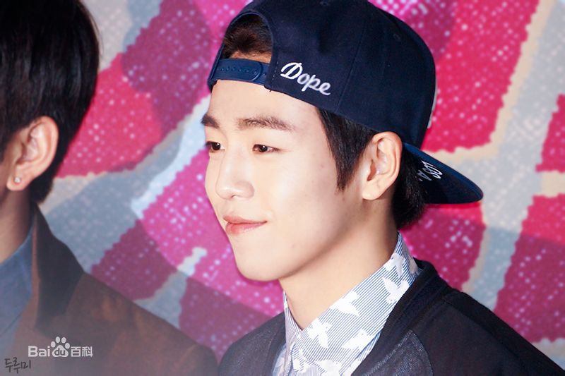 李玹雨((韩)Lee Hyun Woo(英)イヒョヌ(日))出席活动前后照片