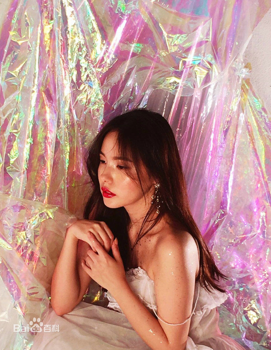 最新闵孝琳()性感图片