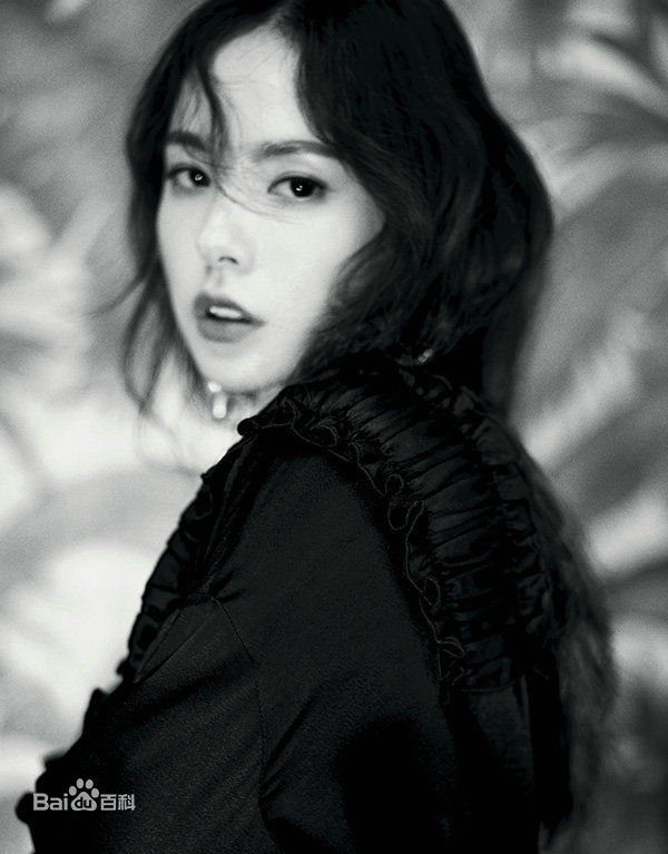 最新闵孝琳()性感图片