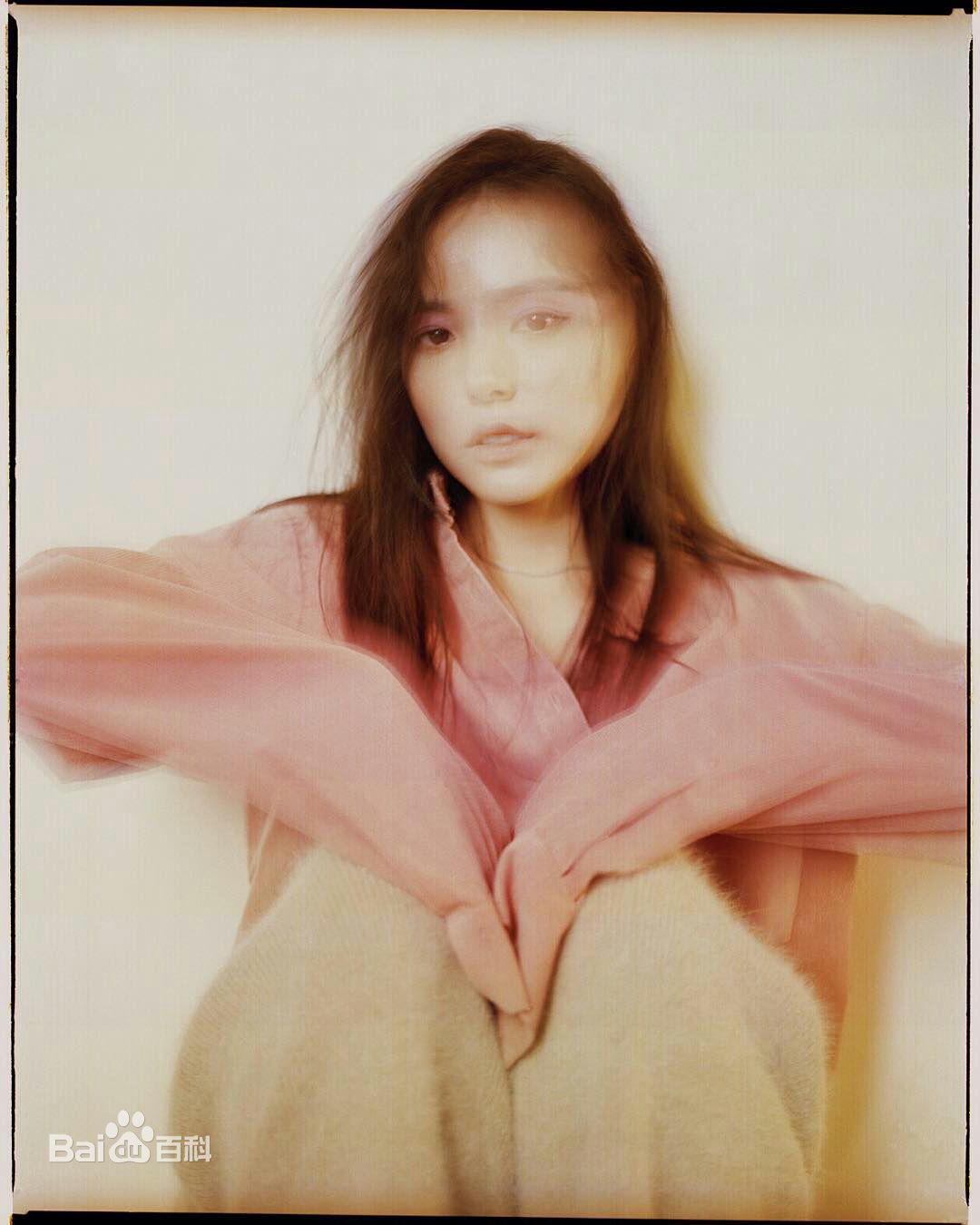 闵孝琳()最新杂志综合壁纸