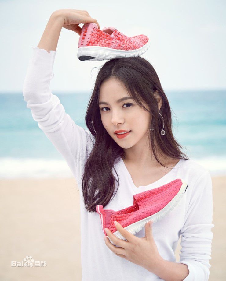 闵孝琳()最新杂志综合壁纸