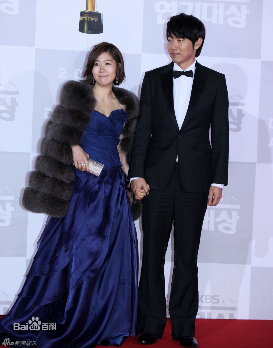 高清金智英()精彩图册