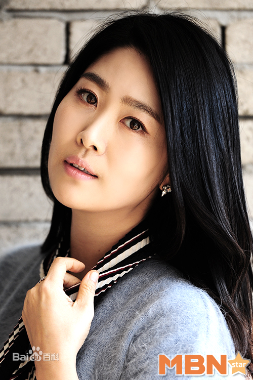 最新金智英()壁纸