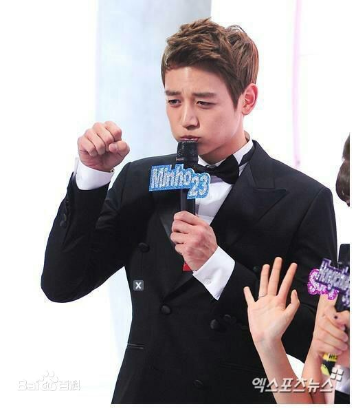 崔珉豪(Choi Minho、)音乐中心mc照前后照片